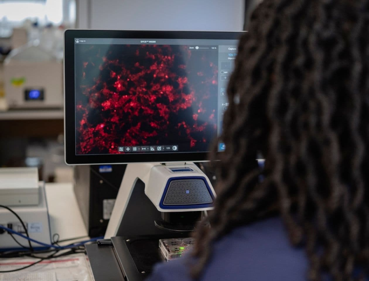 Lab work at Dark Blue Therapeutics